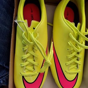 Nike cleats size 4.5
